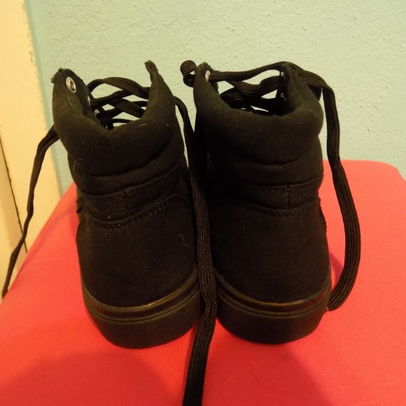 Black High Top Memory Foam Sneakers Size 9 Womens - Picture 2 of 3